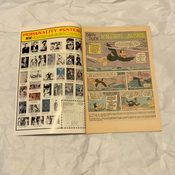 VINTAGE DAFFY DUCK COMICS - LOT OF 2 - 1977 - Picture 3 of 6